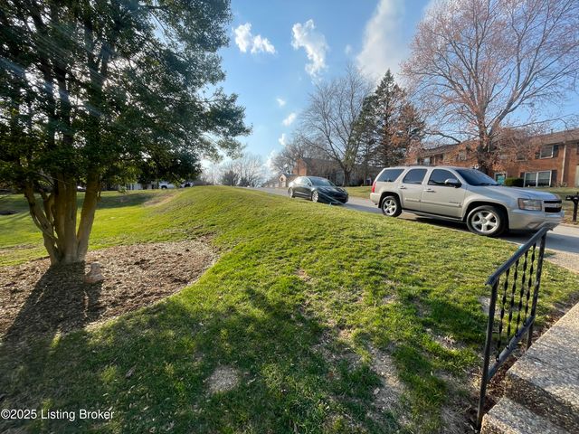 6518 Montero Dr APT 3, Prospect, KY 40059