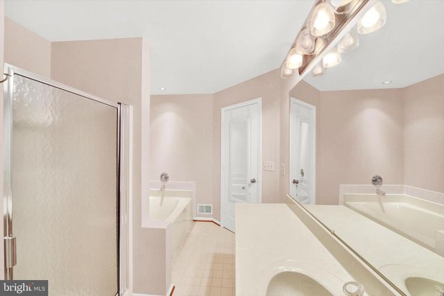 6 CAROB CT, Essex, MD 21221