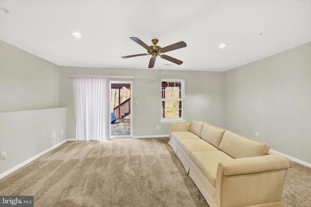 6 CAROB CT, Essex, MD 21221