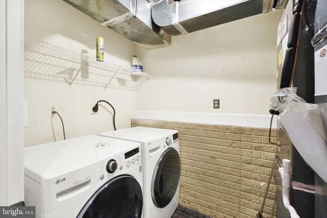 6 CAROB CT, Essex, MD 21221