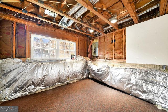 6 CAROB CT, Essex, MD 21221