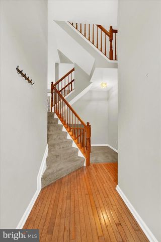 6 CAROB CT, Essex, MD 21221