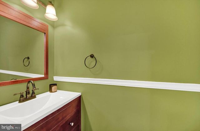 6 CAROB CT, Essex, MD 21221