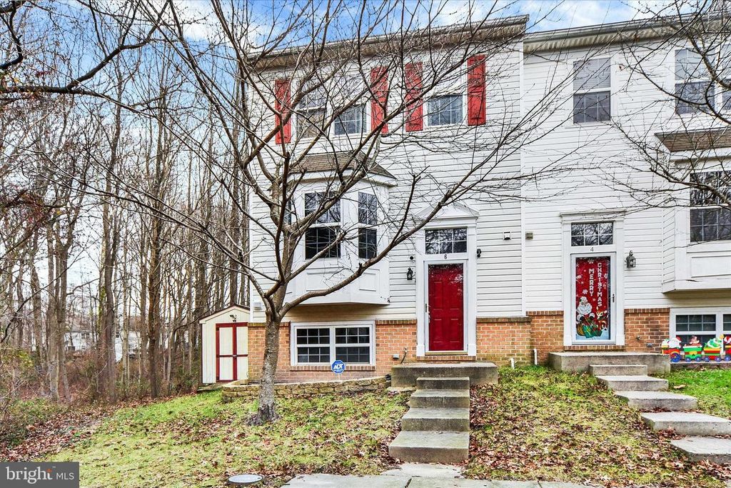 6 CAROB CT, Essex, MD 21221