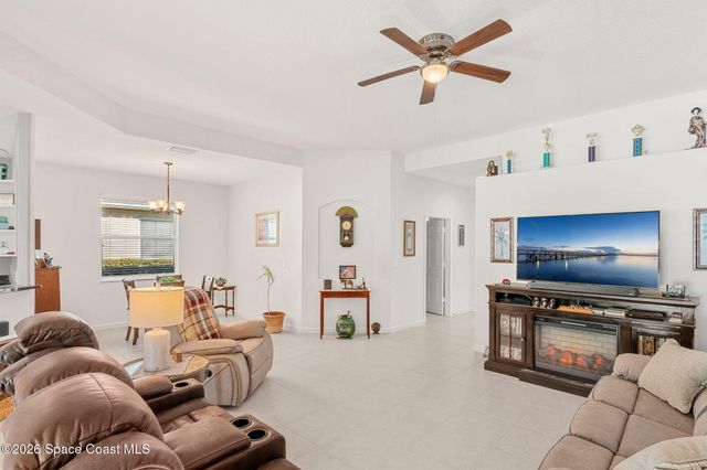 571 Gardendale Circle SE, Palm Bay, FL 32909