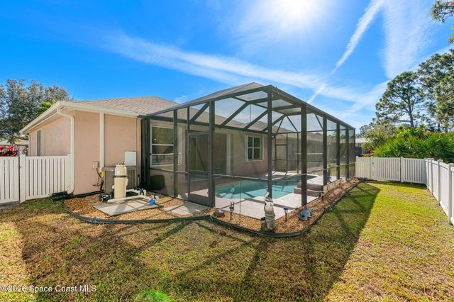 571 Gardendale Circle SE, Palm Bay, FL 32909