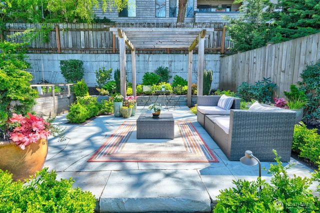 2016 14th Avenue W, Seattle, WA 98119