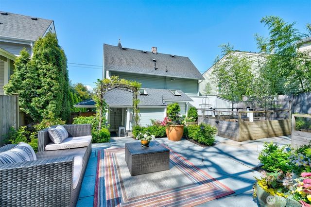 2016 14th Avenue W, Seattle, WA 98119