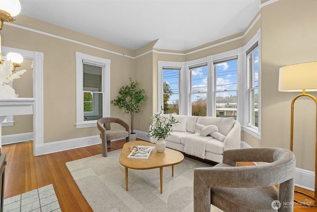 2016 14th Avenue W, Seattle, WA 98119