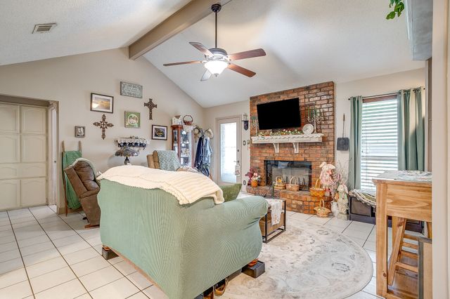 809 Castleview Drive, Arlington, TX 76001