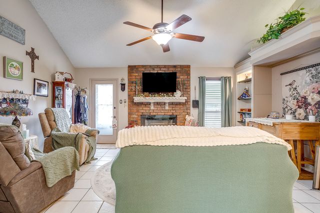 809 Castleview Drive, Arlington, TX 76001