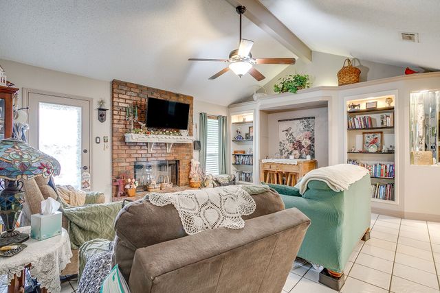 809 Castleview Drive, Arlington, TX 76001