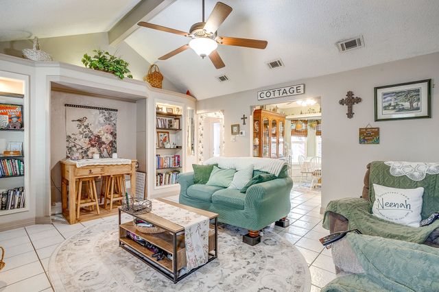 809 Castleview Drive, Arlington, TX 76001