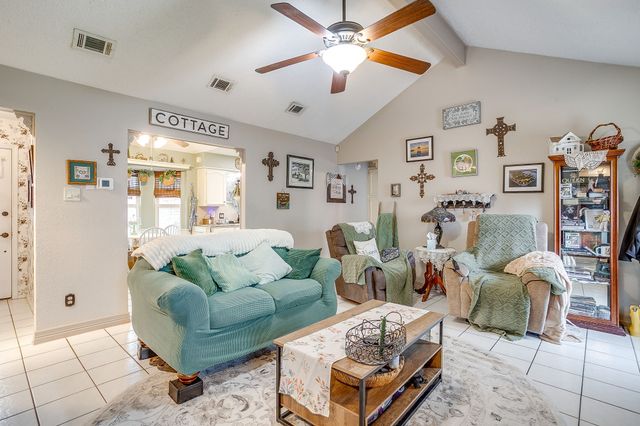 809 Castleview Drive, Arlington, TX 76001