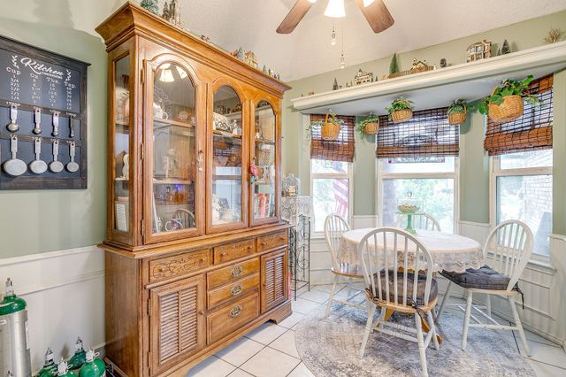 809 Castleview Drive, Arlington, TX 76001