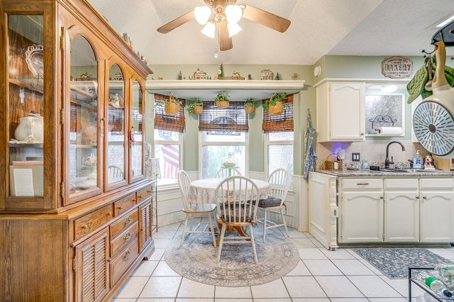 809 Castleview Drive, Arlington, TX 76001