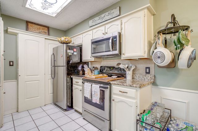 809 Castleview Drive, Arlington, TX 76001