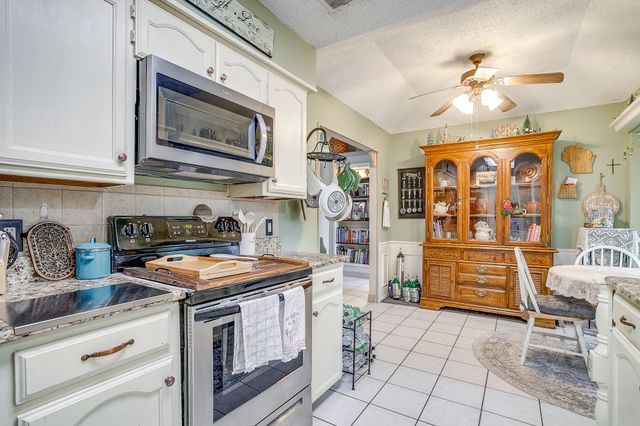 809 Castleview Drive, Arlington, TX 76001