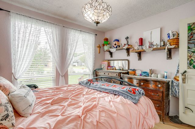 809 Castleview Drive, Arlington, TX 76001