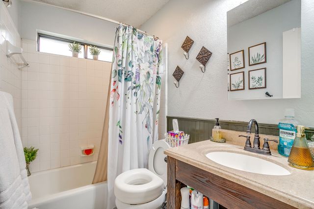 809 Castleview Drive, Arlington, TX 76001