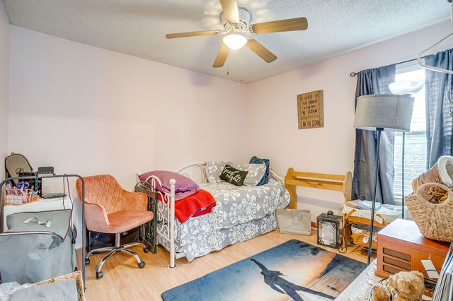 809 Castleview Drive, Arlington, TX 76001