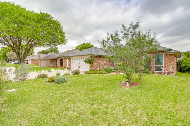 809 Castleview Drive, Arlington, TX 76001