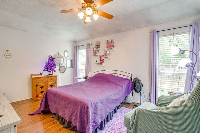 809 Castleview Drive, Arlington, TX 76001