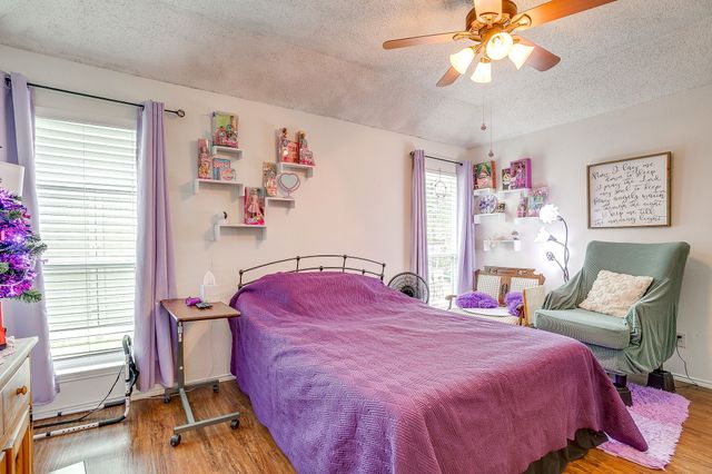 809 Castleview Drive, Arlington, TX 76001