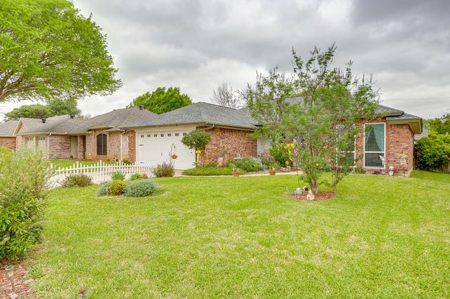 809 Castleview Drive, Arlington, TX 76001