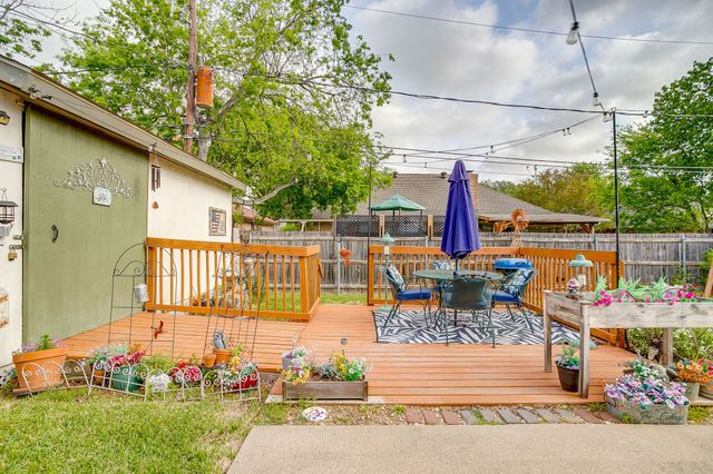 809 Castleview Drive, Arlington, TX 76001