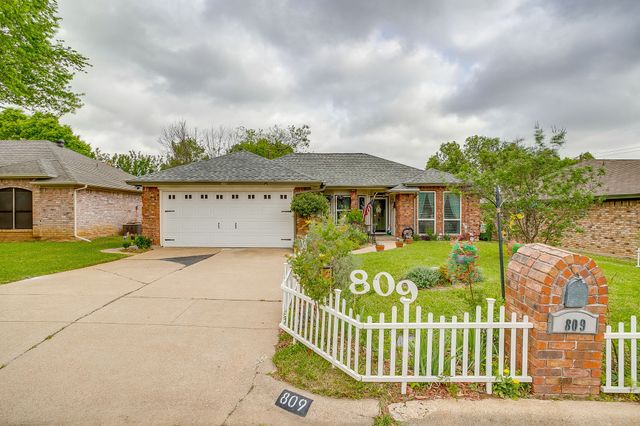 809 Castleview Drive, Arlington, TX 76001