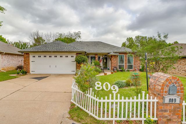 809 Castleview Drive, Arlington, TX 76001