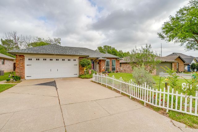 809 Castleview Drive, Arlington, TX 76001