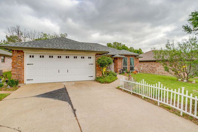 809 Castleview Drive, Arlington, TX 76001