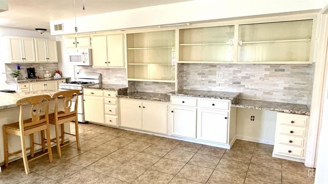 920 Cherry Hills Drive, Bakersfield, CA 93309