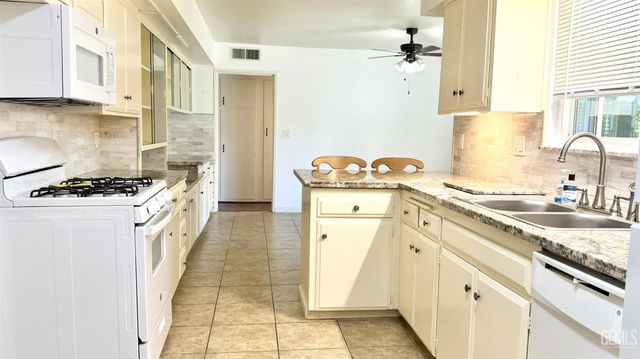 920 Cherry Hills Drive, Bakersfield, CA 93309
