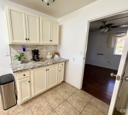 920 Cherry Hills Drive, Bakersfield, CA 93309