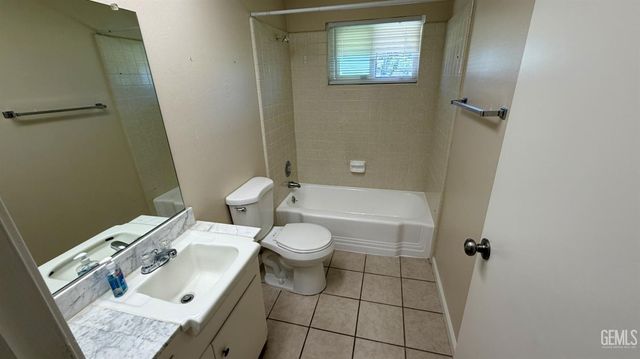 920 Cherry Hills Drive, Bakersfield, CA 93309