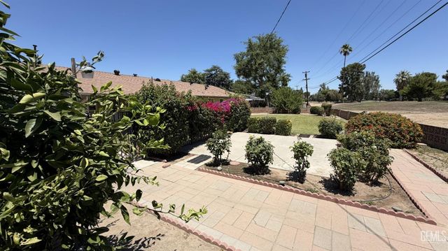 920 Cherry Hills Drive, Bakersfield, CA 93309