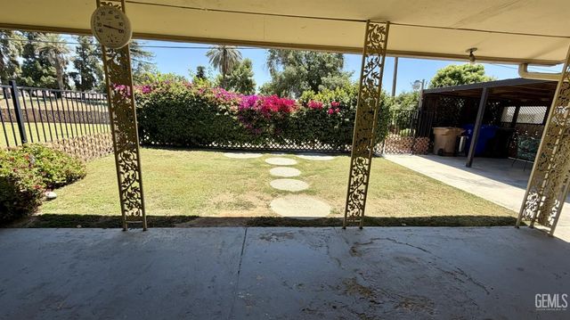 920 Cherry Hills Drive, Bakersfield, CA 93309