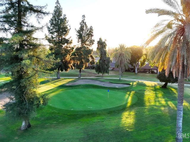 920 Cherry Hills Drive, Bakersfield, CA 93309