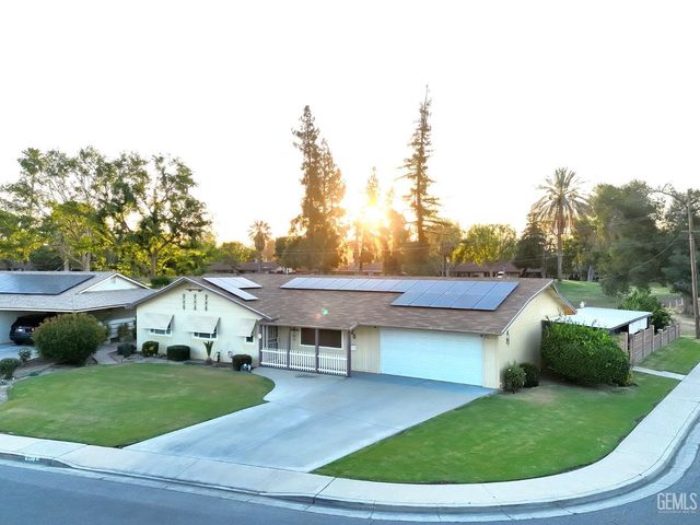 920 Cherry Hills Drive, Bakersfield, CA 93309