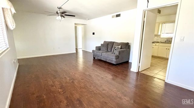 920 Cherry Hills Drive, Bakersfield, CA 93309