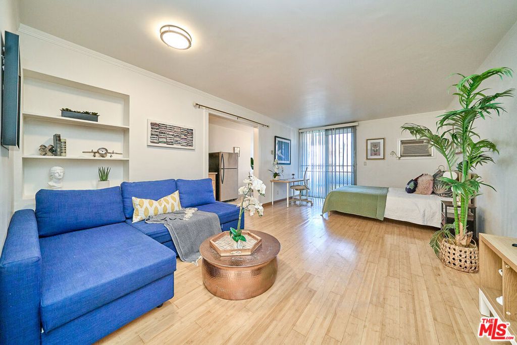 425 S Kenmore Avenue 104, Los Angeles, CA 90020 — exterior