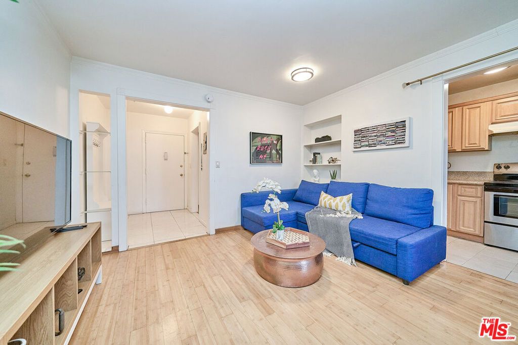 425 S Kenmore Avenue 104, Los Angeles, CA 90020 — photo 3