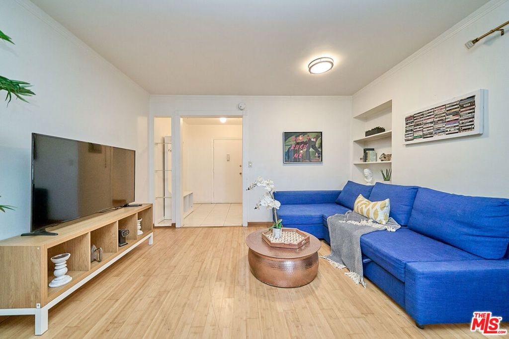 425 S Kenmore Avenue 104, Los Angeles, CA 90020 — photo 4