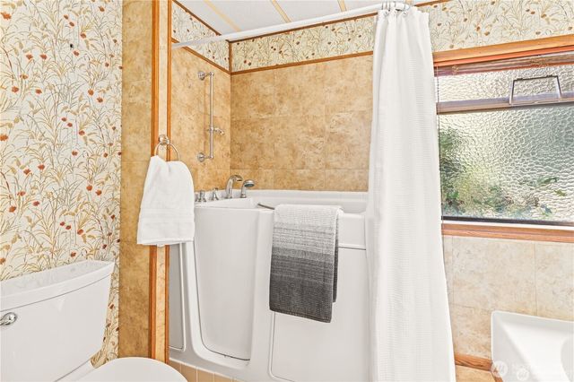 6225 64th Street SE, Snohomish, WA 98290