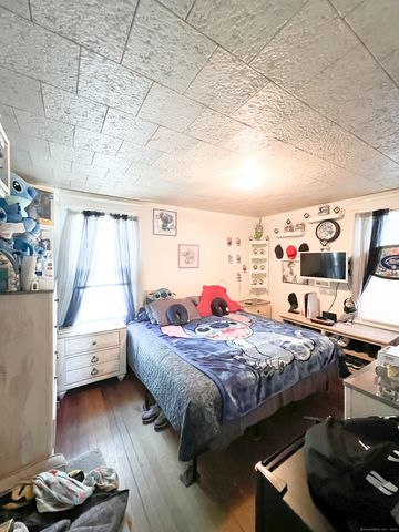 835 Bank Street, New London, CT 06320