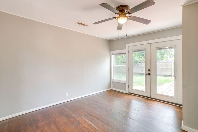 3221 8th Avenue, Fort Worth, TX 76110