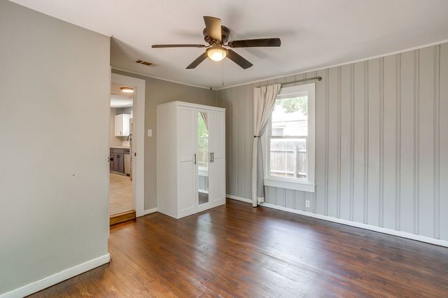 3221 8th Avenue, Fort Worth, TX 76110